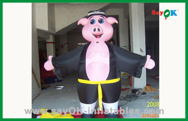 膨らませられるキャラクター 子供 跳ね上がる家 膨らませられる豚 漫画キャラクター 大きな膨らませられる動物
